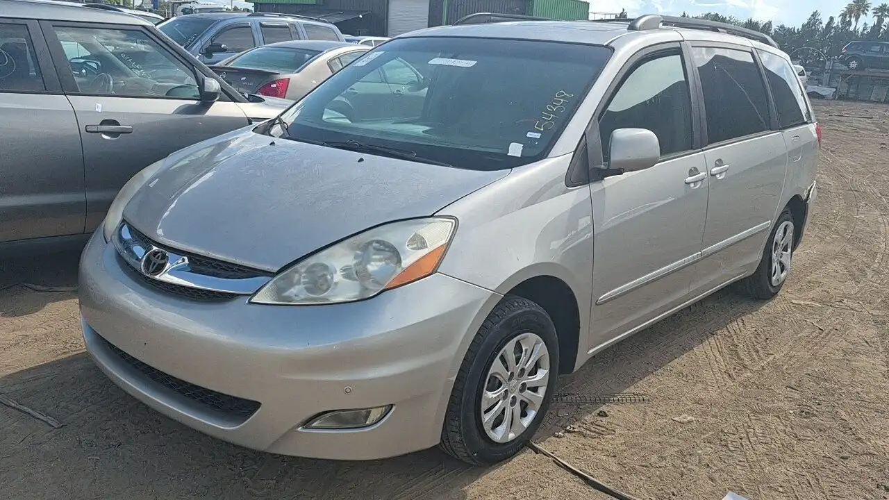 Photo of 2008 Toyota Sienna