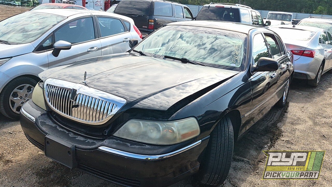 Photo of 2004 Lincoln Town Car