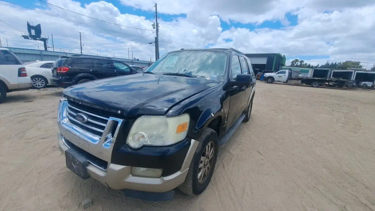 Photo of 2010 Ford Explorer