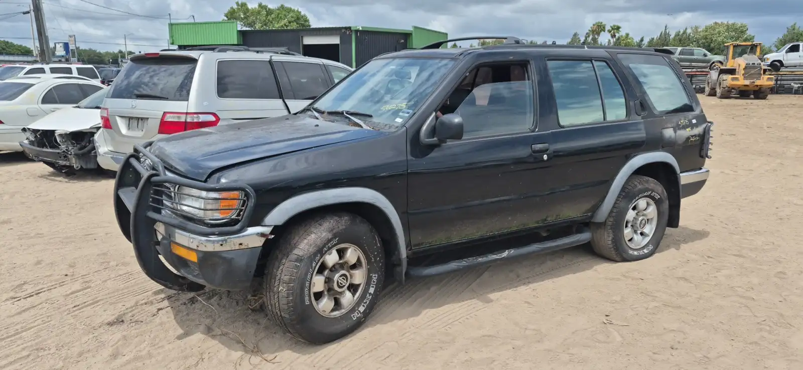 Photo of 1999 Nissan Pathfinder