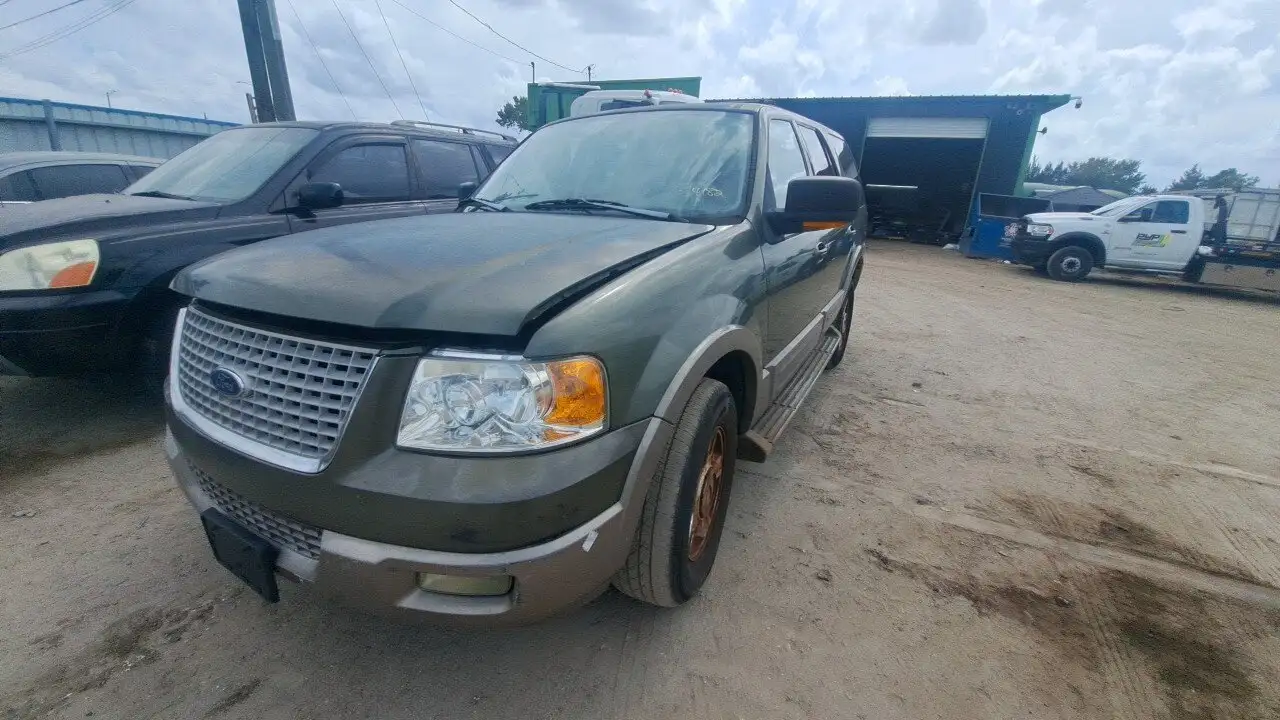 Photo of 2004 Ford Expedition