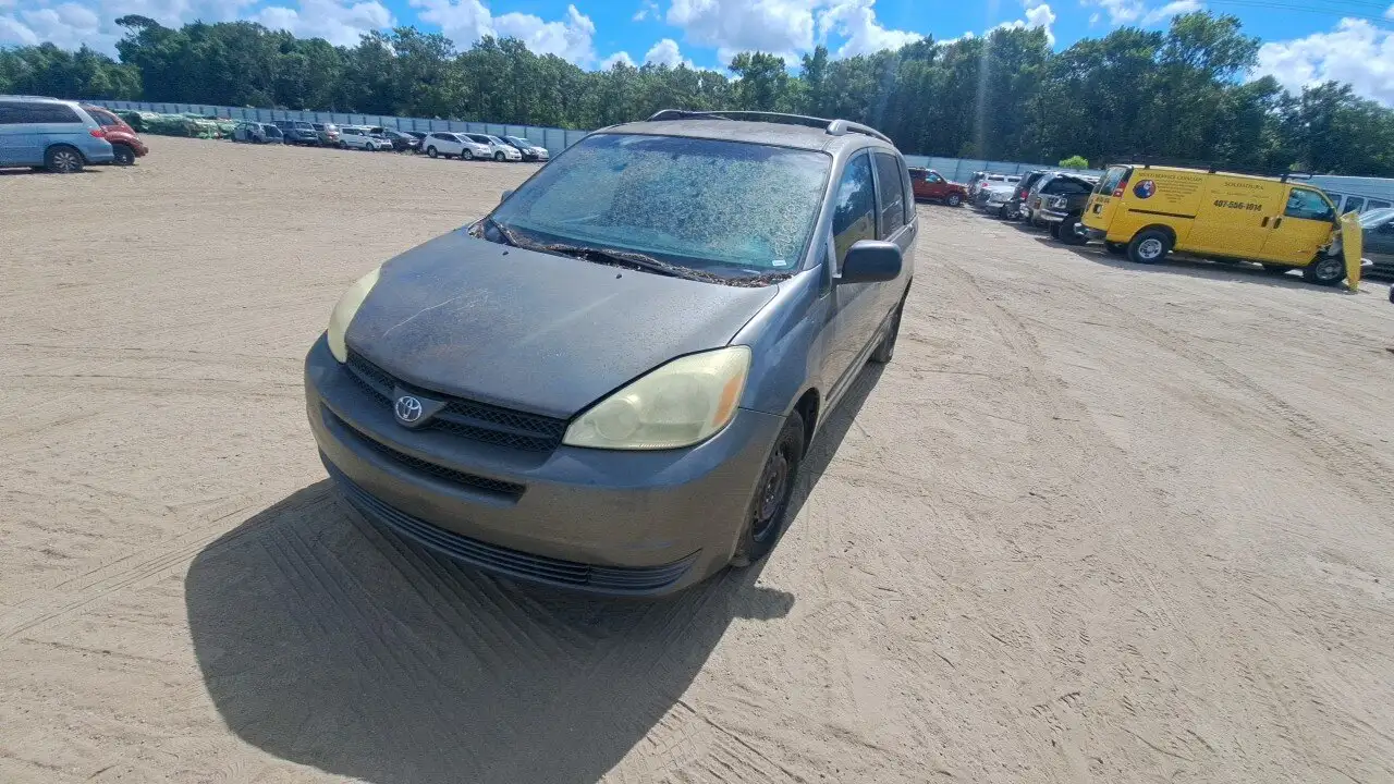 Photo of 2005 Toyota Sienna
