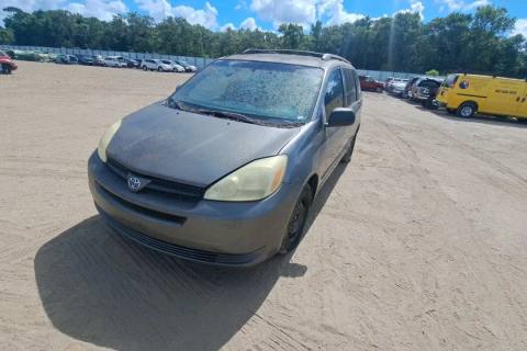 Photo of 2005 Toyota Sienna