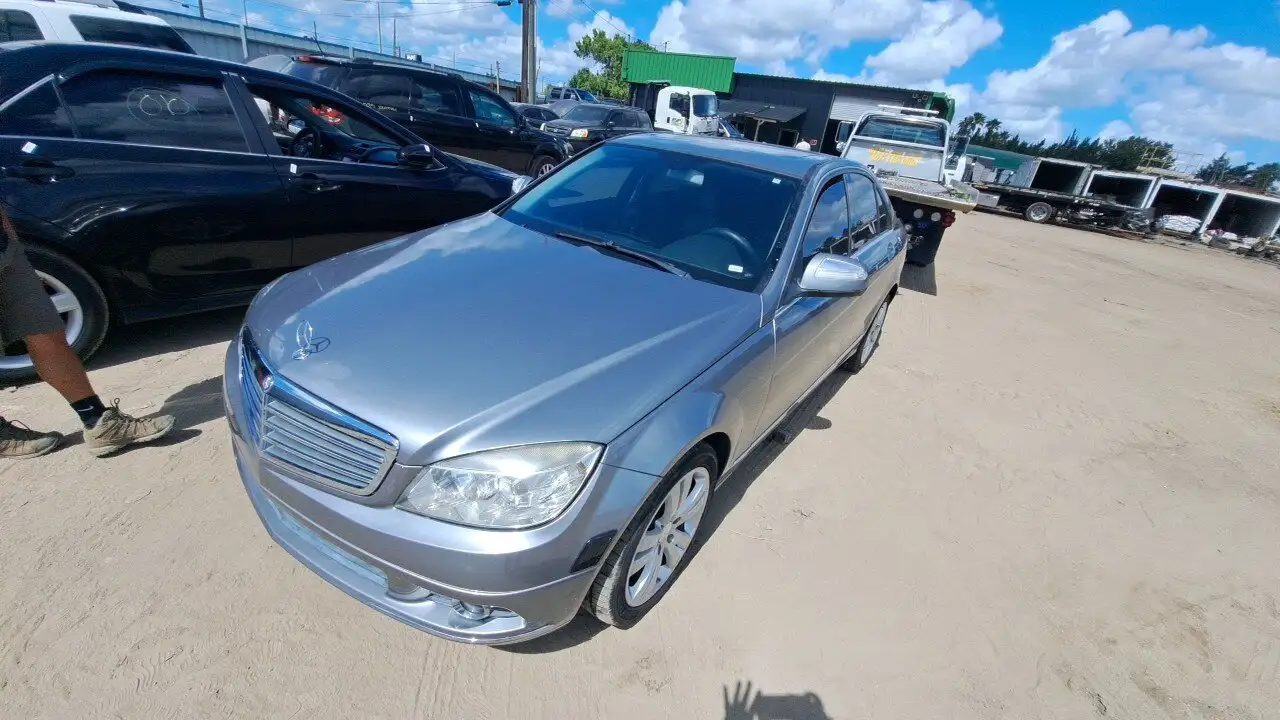 Photo of 2009 Mercedes-Benz C300