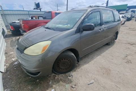 Photo of 2004 Toyota Sienna