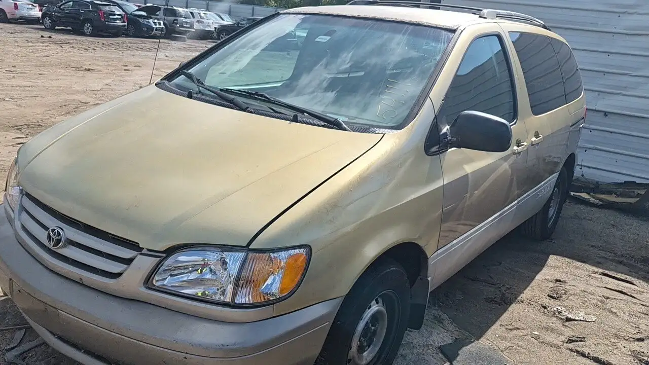Photo of 2003 Toyota Sienna