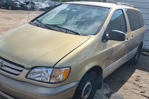 Photo of 2003 Toyota Sienna