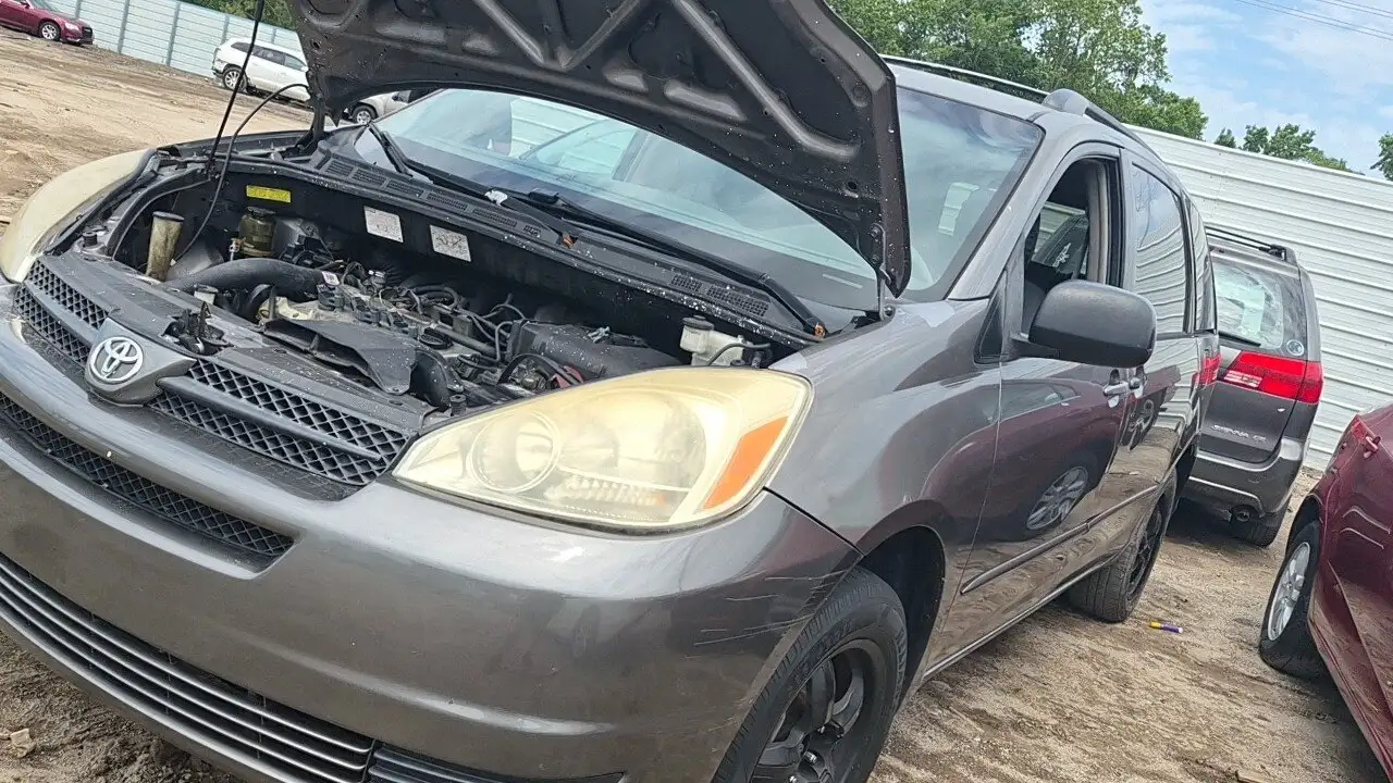 Photo of 2005 Toyota Sienna