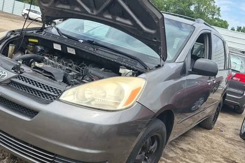 Photo of 2005 Toyota Sienna