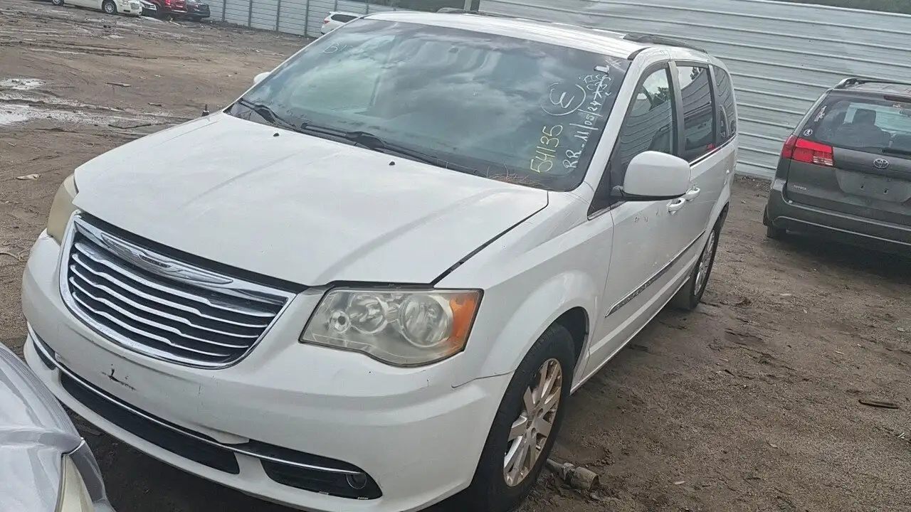 Photo of 2013 Chrysler Town & Country