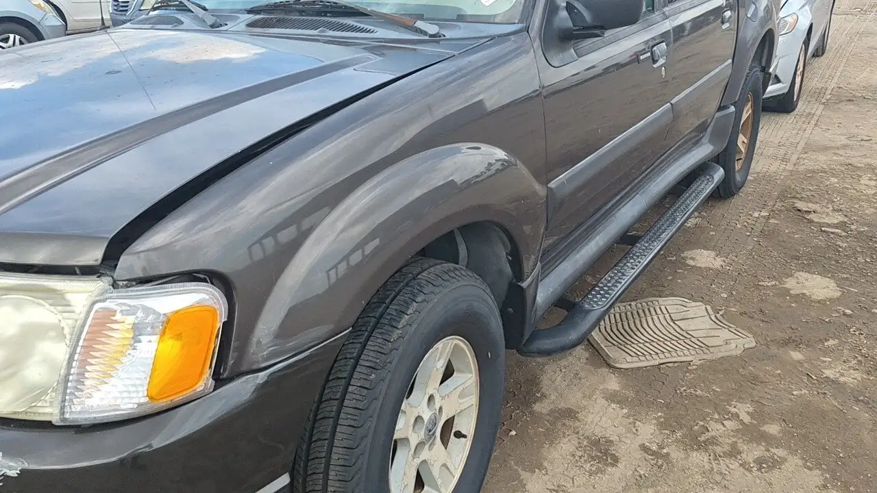 Photo of 2005 Ford Explorer Sport Trac