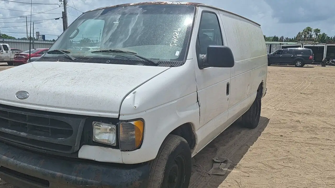 Photo of 2001 Ford E-150 Econoline