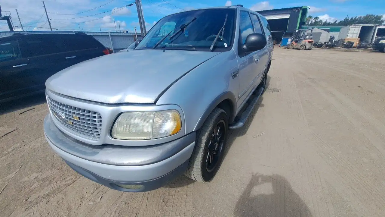 Photo of 2002 Ford Expedition
