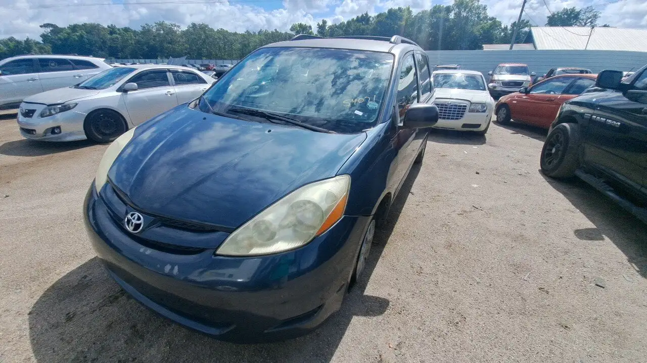 Photo of 2008 Toyota Sienna
