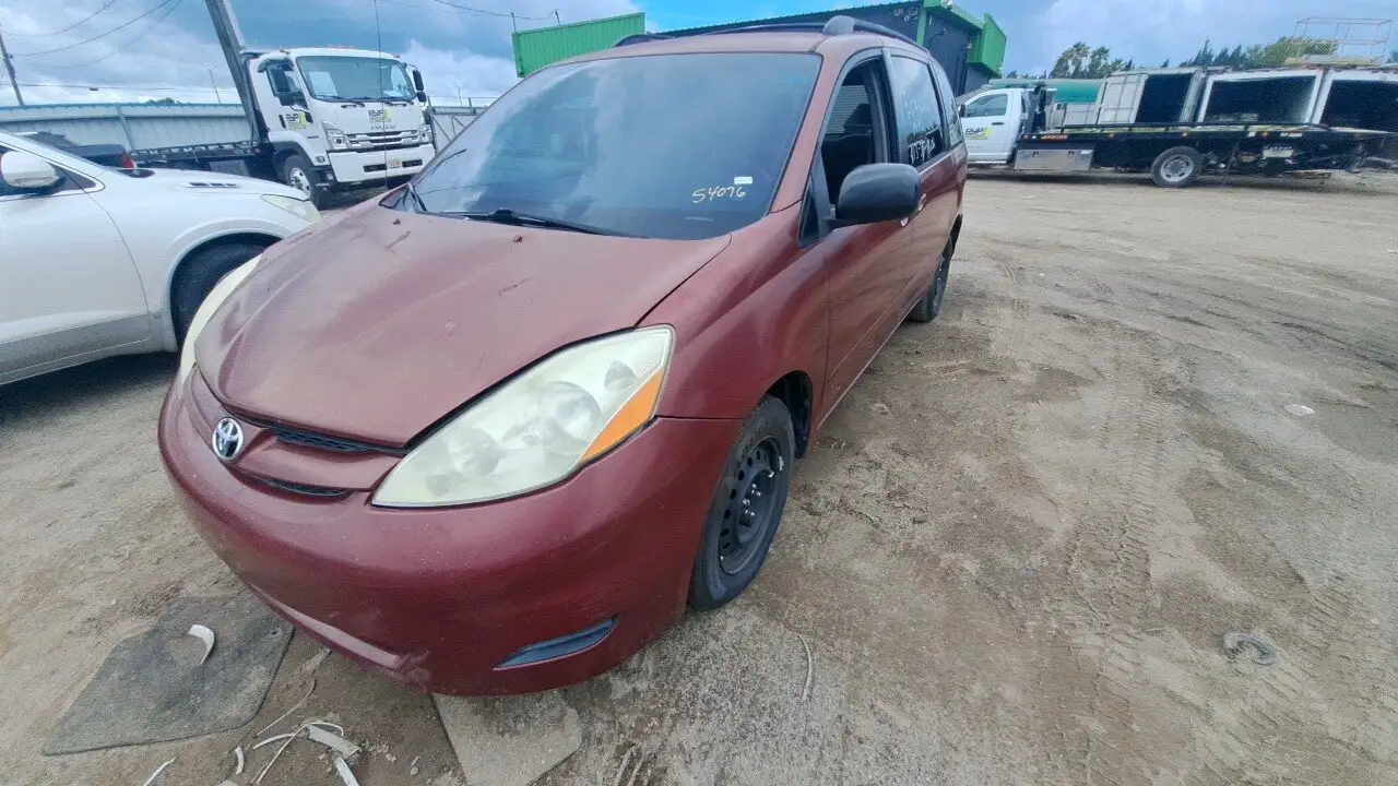 Photo of 2008 Toyota Sienna