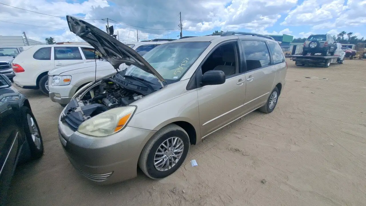 Photo of 2005 Toyota Sienna