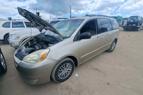 Photo of 2005 Toyota Sienna
