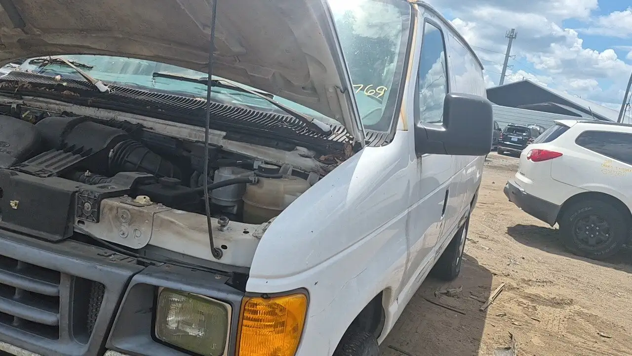 Photo of 2006 Ford E-250