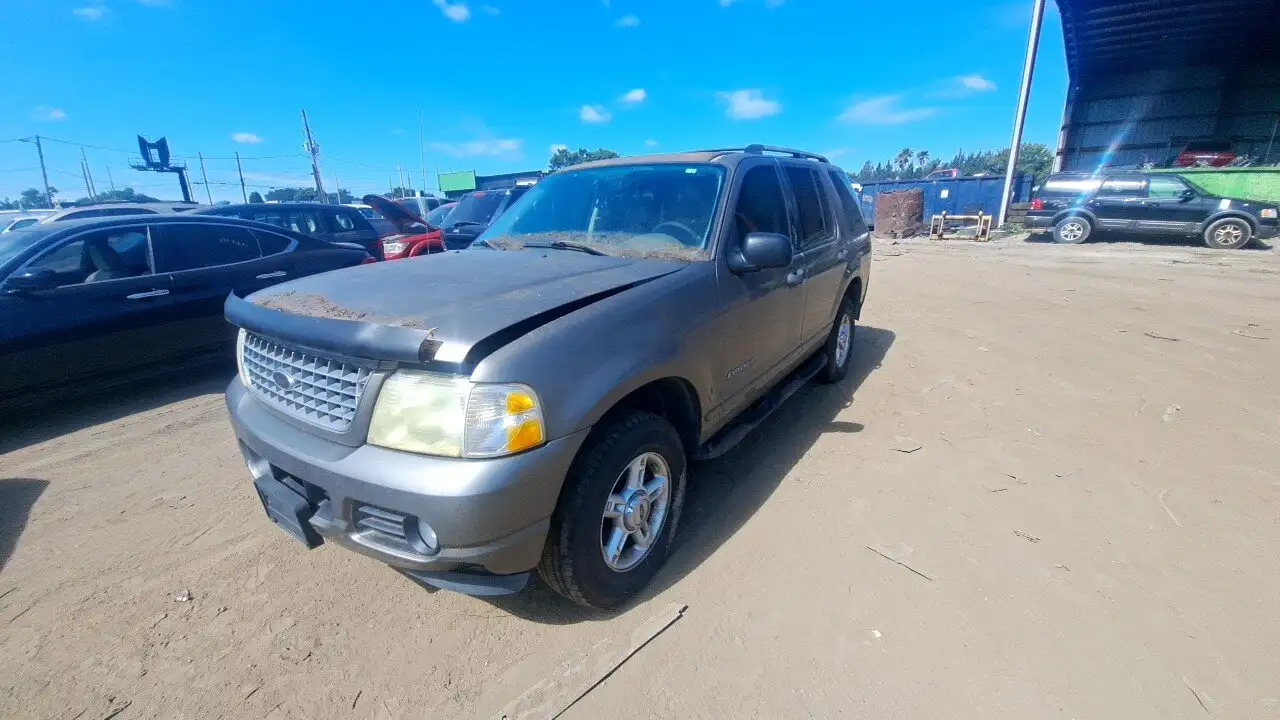 Photo of 2004 Ford Explorer