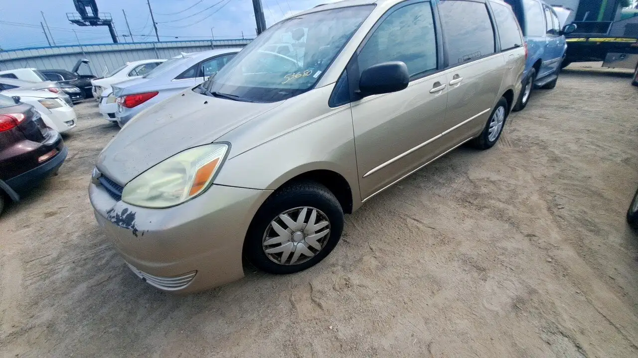 Photo of 2004 Toyota Sienna