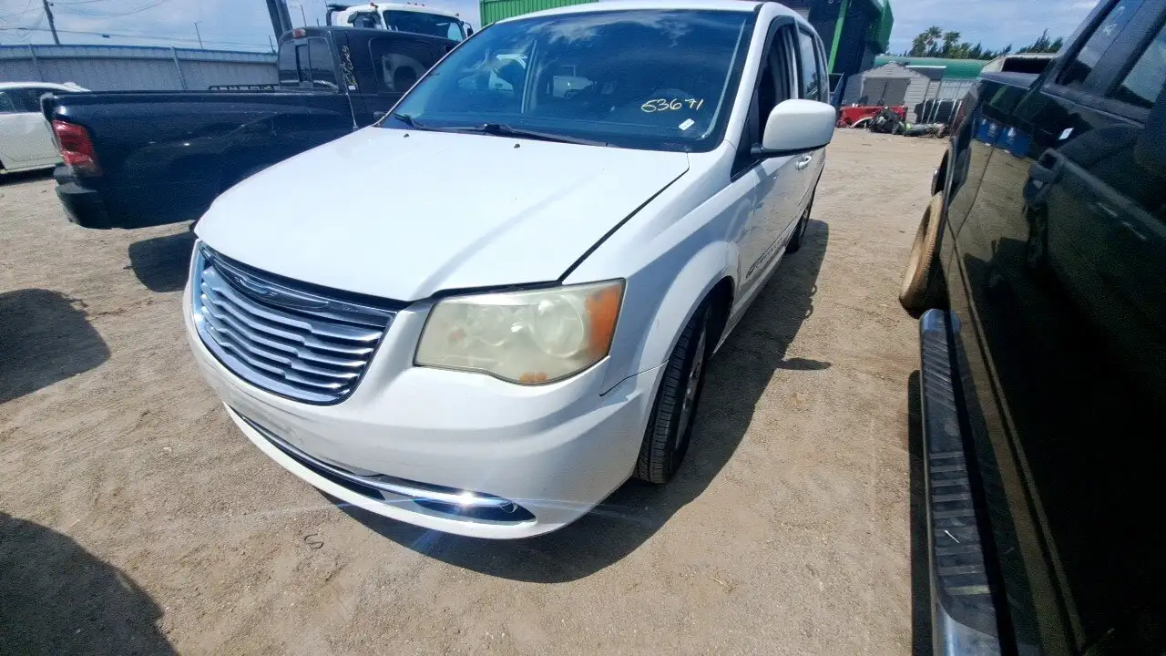 Photo of 2012 Chrysler Town & Country