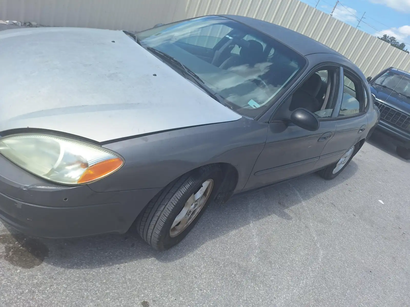 Photo of 2000 Ford Taurus