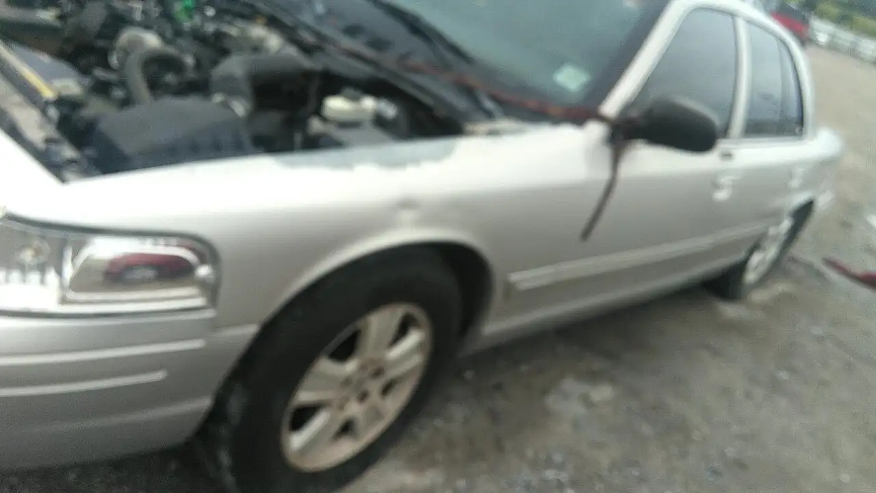 Photo of 2004 Ford Crown Victoria