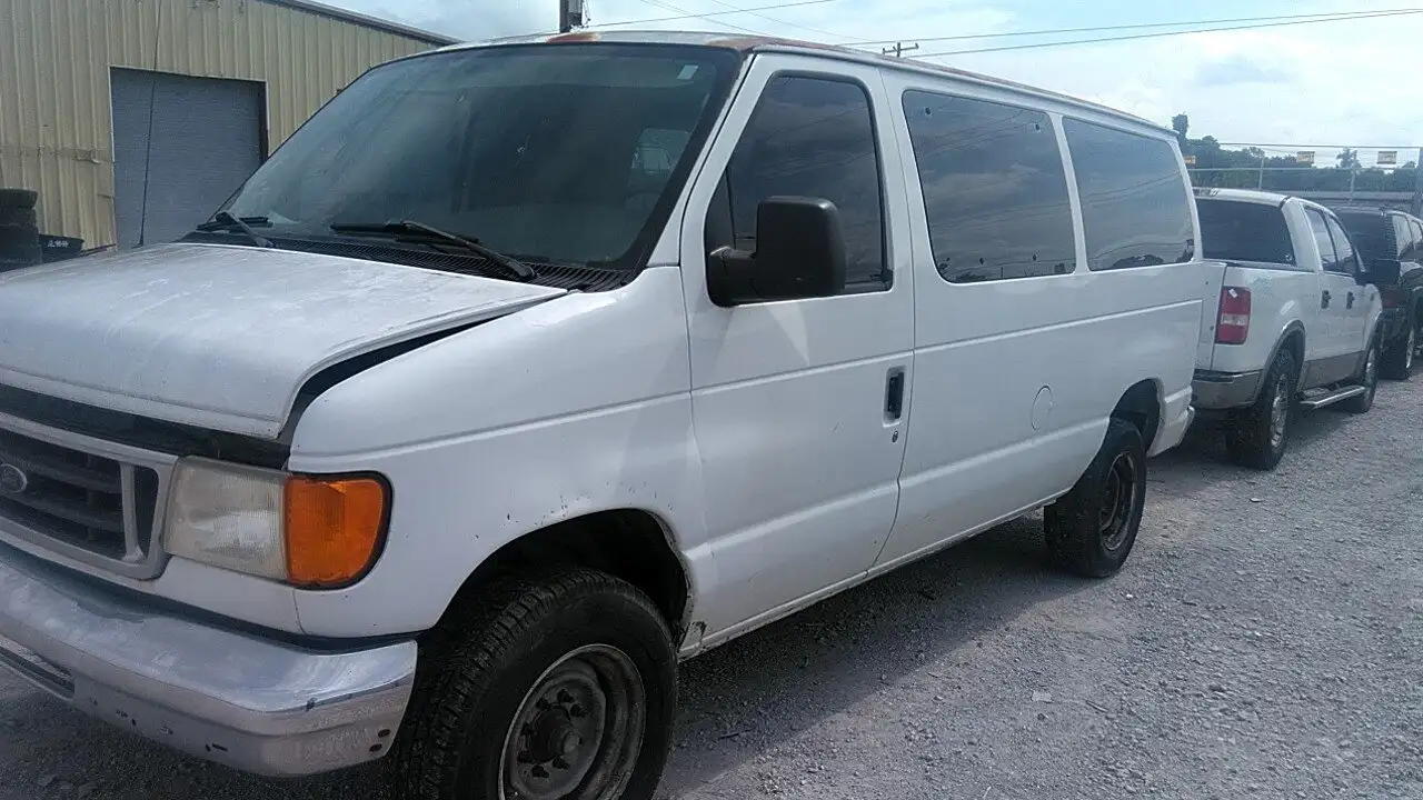 Photo of 2006 Ford E-350 Super Duty