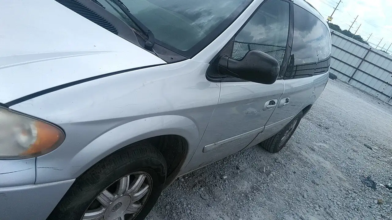 Photo of 2007 Chrysler Town & Country