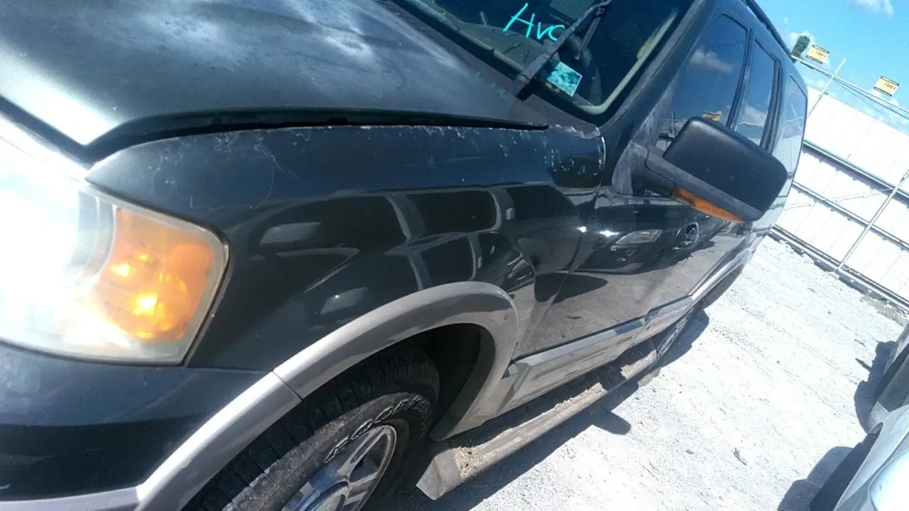 Photo of 2005 Ford Expedition