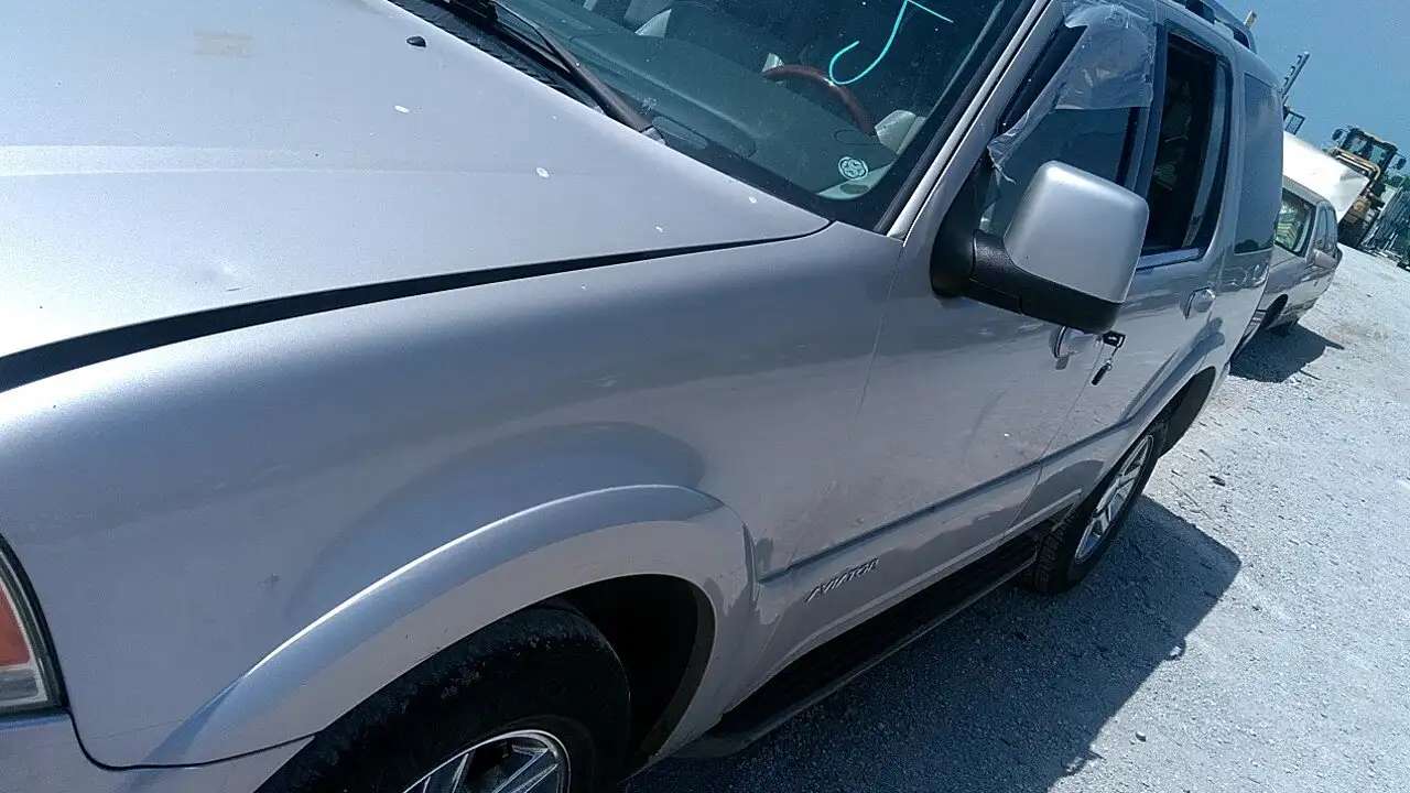 Photo of 2004 Lincoln Aviator