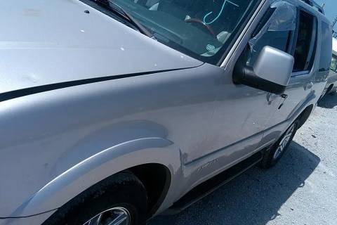 Photo of 2004 Lincoln Aviator