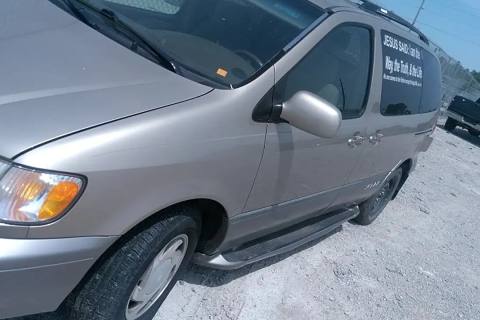 Photo of 2002 Toyota Sienna