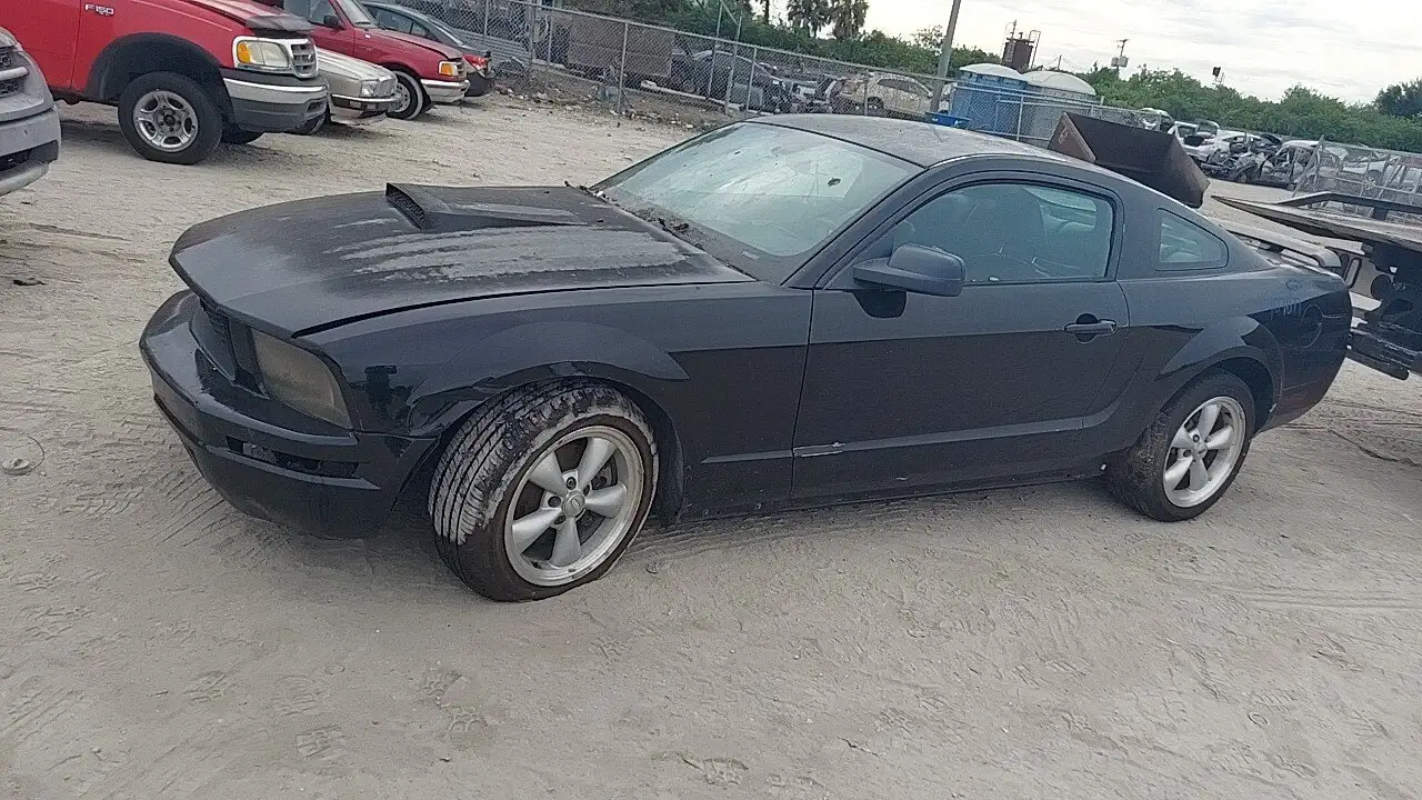Photo of 2005 Ford Mustang
