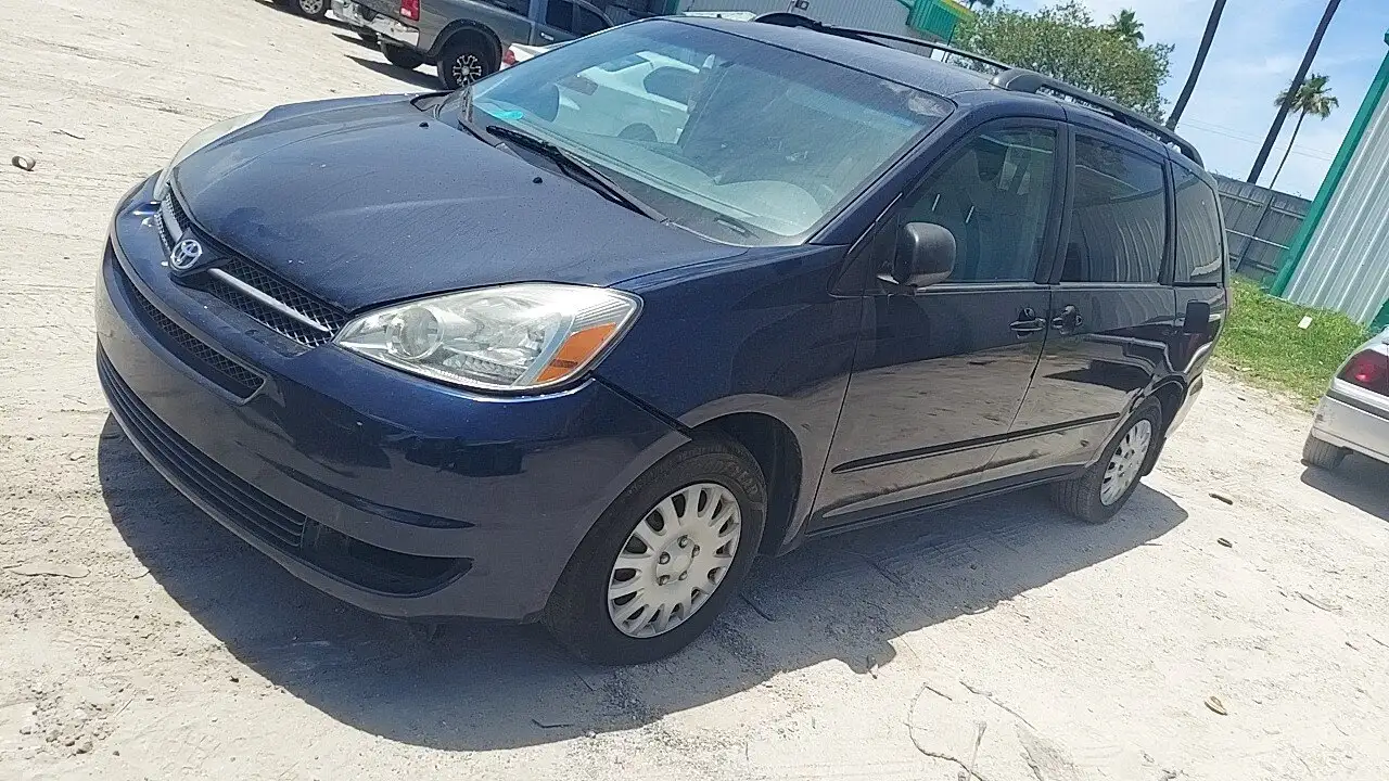 Photo of 2005 Toyota Sienna