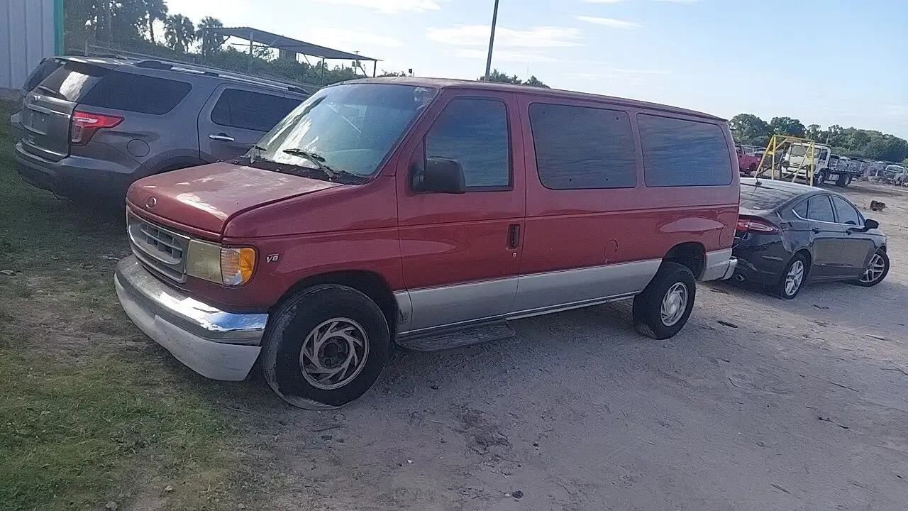 Photo of 2002 Ford E-150 Econoline Club Wagon