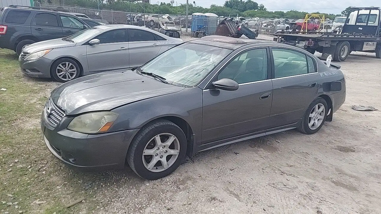 Photo of 2005 Nissan Altima