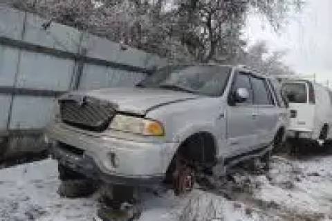 Photo of 2000 Lincoln Navigator