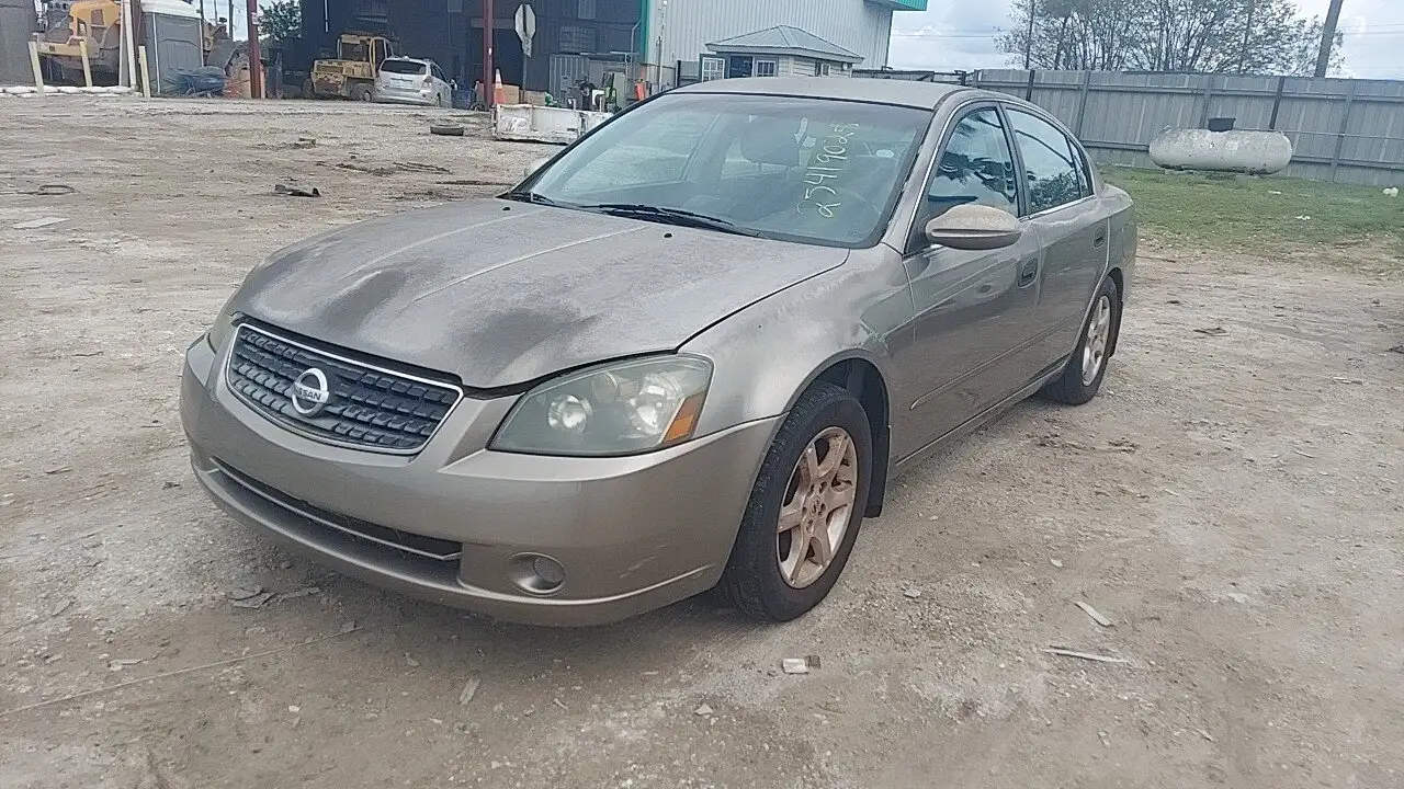 Photo of 2005 Nissan Altima