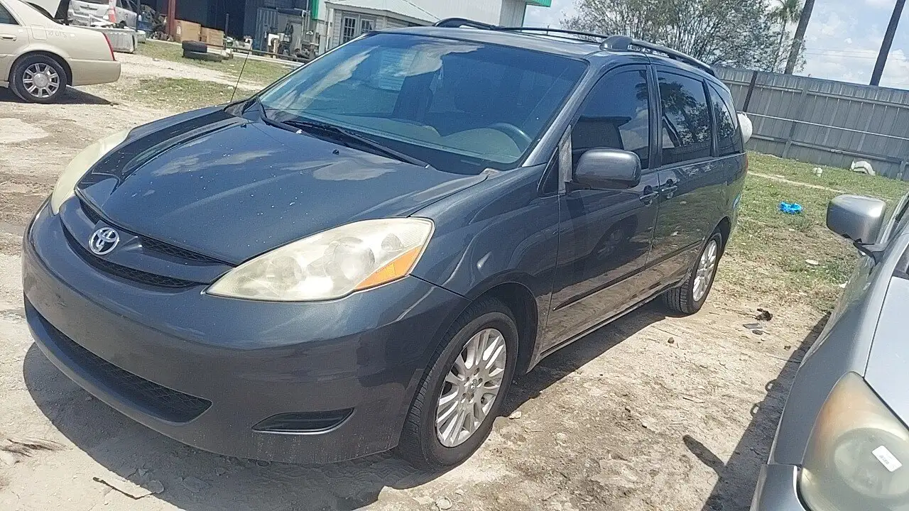 Photo of 2009 Toyota Sienna