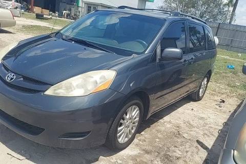 Photo of 2009 Toyota Sienna
