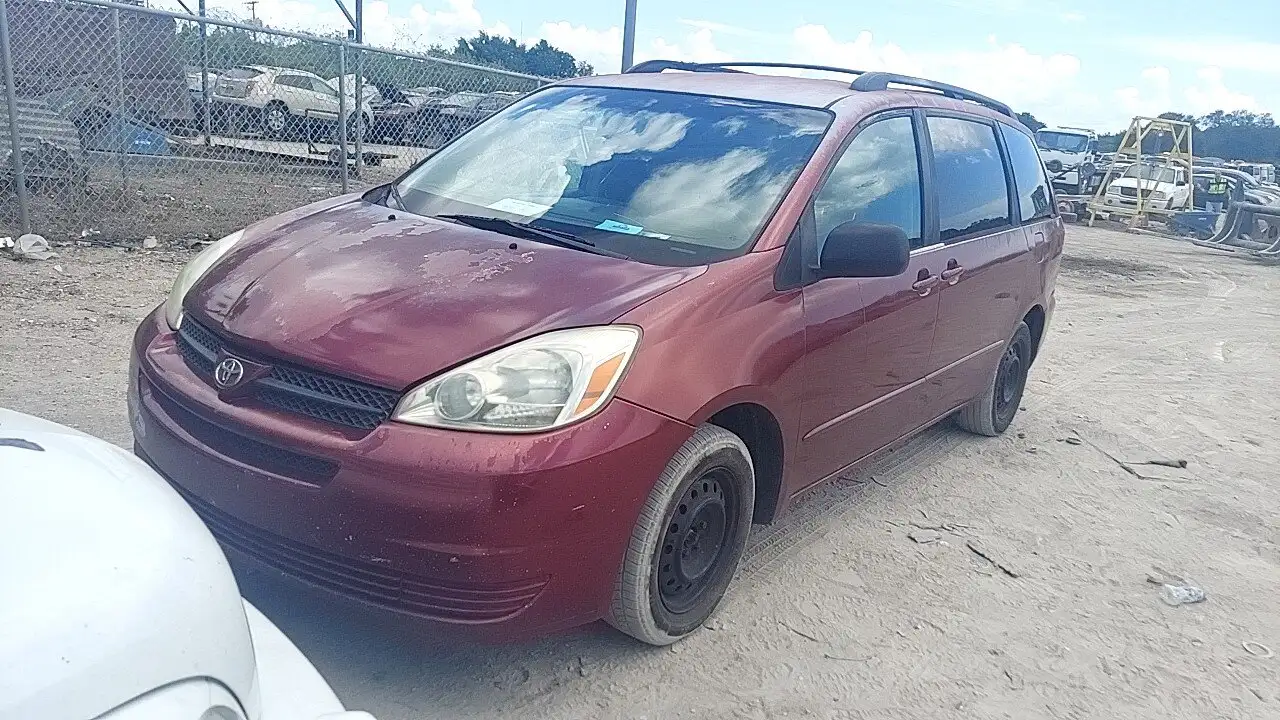 Photo of 2005 Toyota Sienna