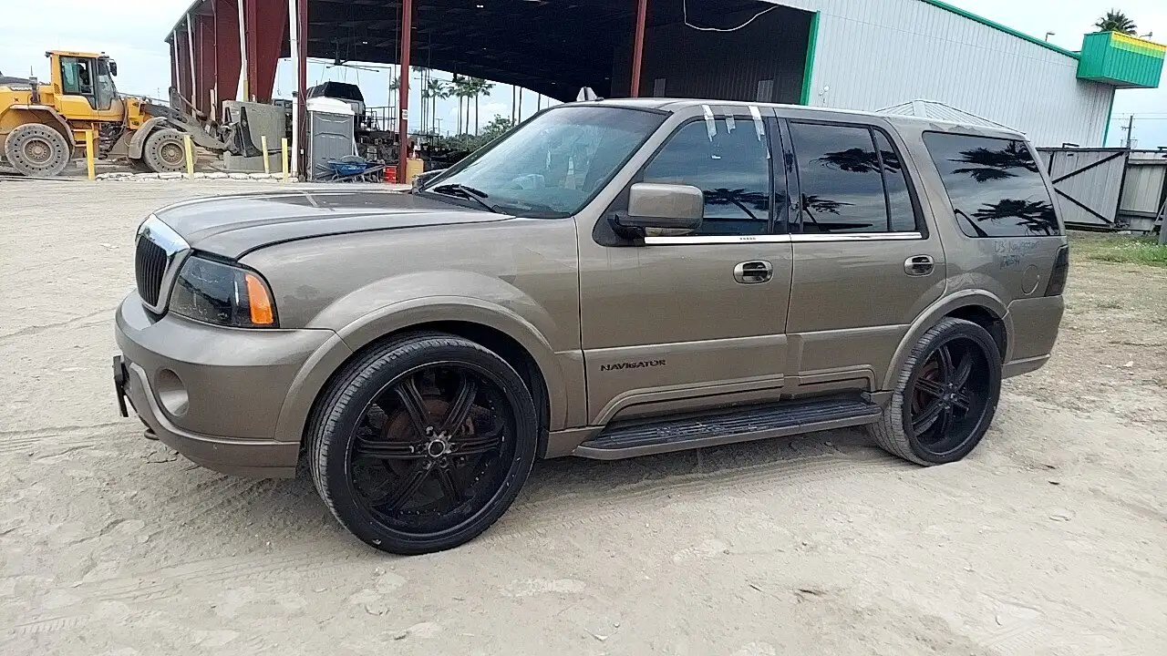 Photo of 2003 Lincoln Navigator