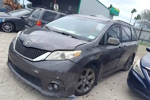 Photo of 2011 Toyota Sienna