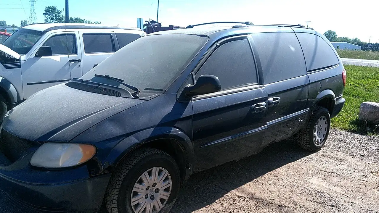 Photo of 2002 Chrysler Town & Country