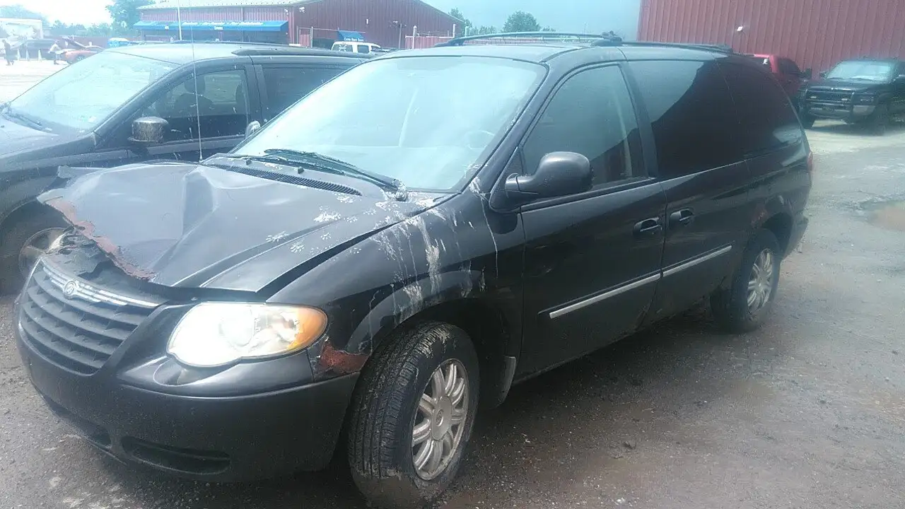 Photo of 2005 Chrysler Town & Country