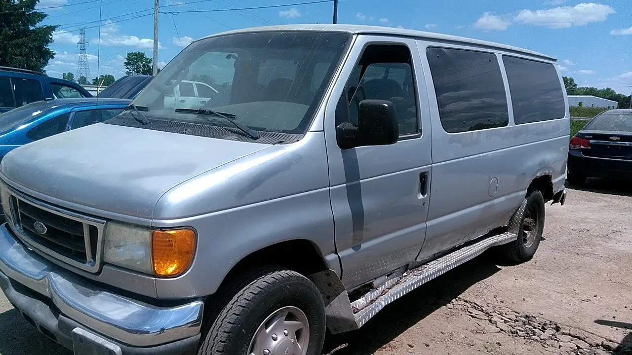Photo of 2007 Ford E-350 Super Duty
