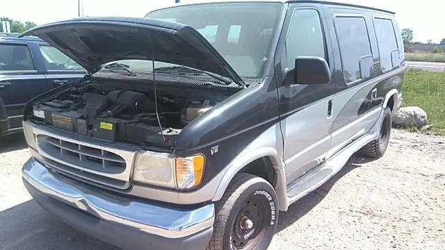 Photo of 1999 Ford E-150 Econoline