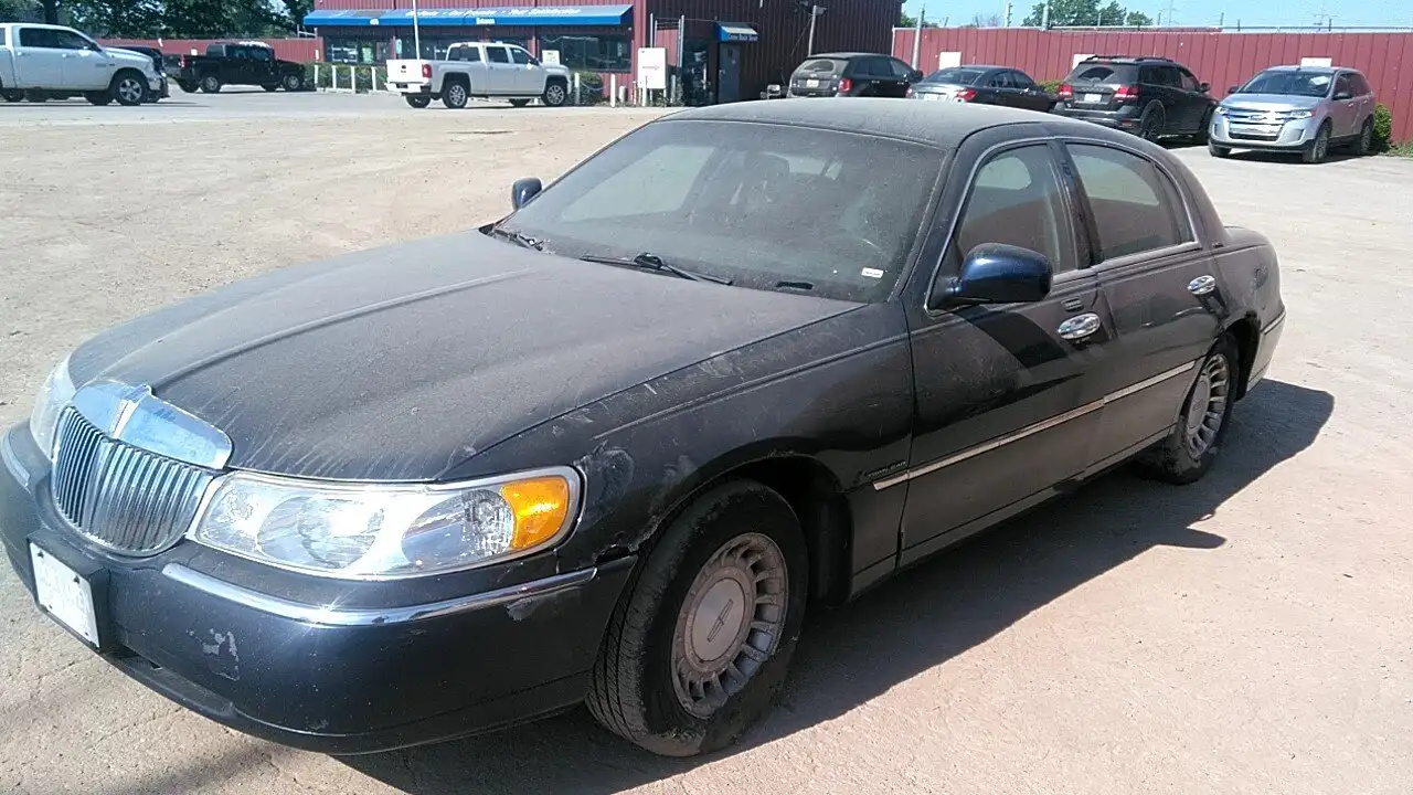 Photo of 2002 Lincoln Town Car