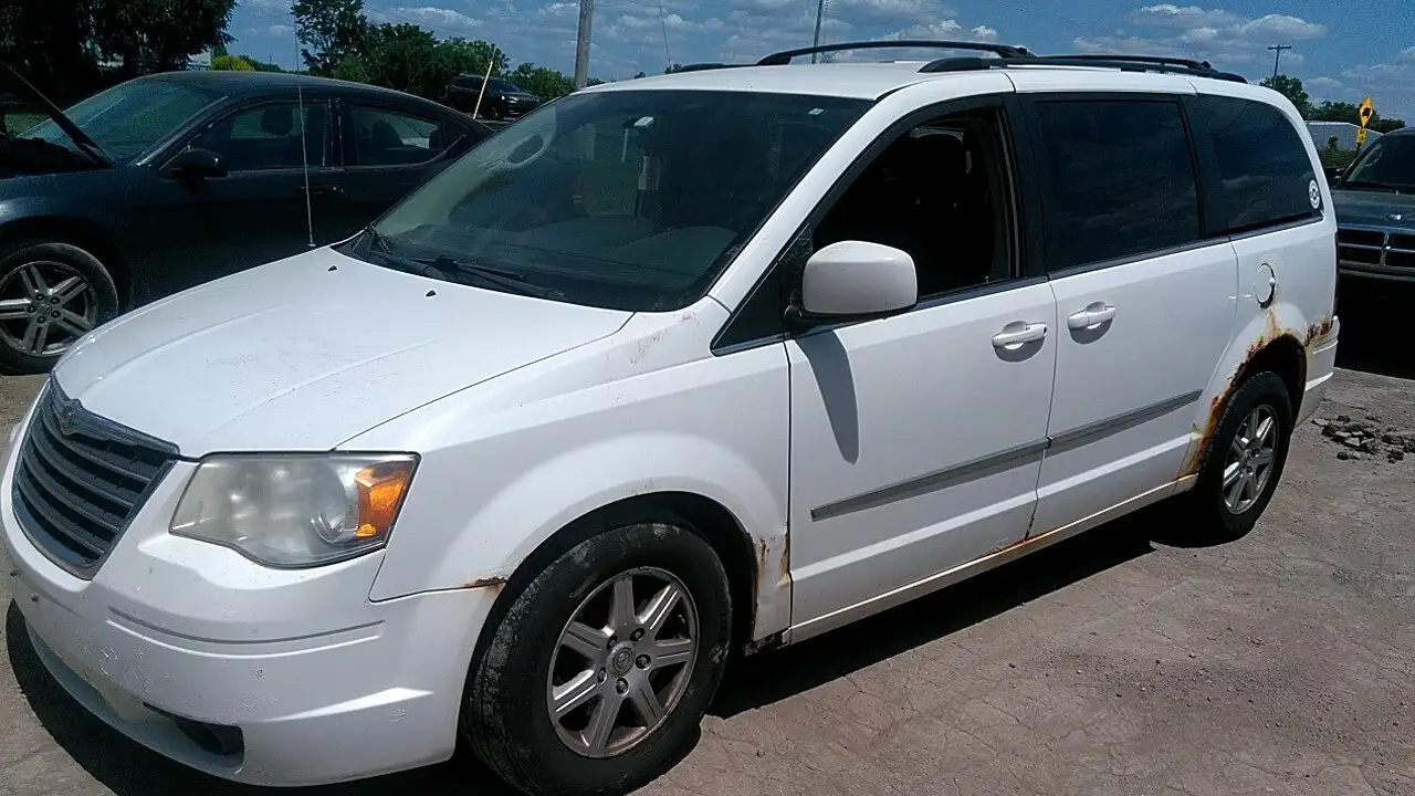 Photo of 2010 Chrysler Town & Country